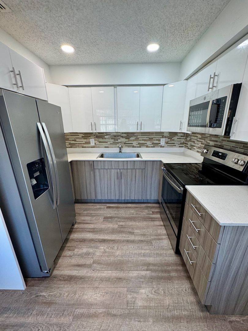Apartment for rent at 100 SW 9th St, Hallandale, FL 33009