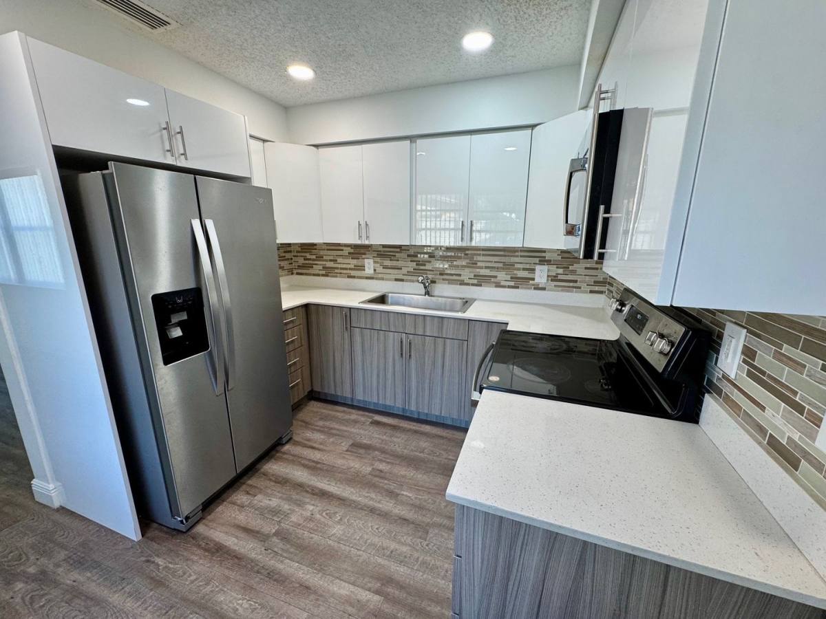 Apartment for rent at 100 SW 9th St, Hallandale, FL 33009