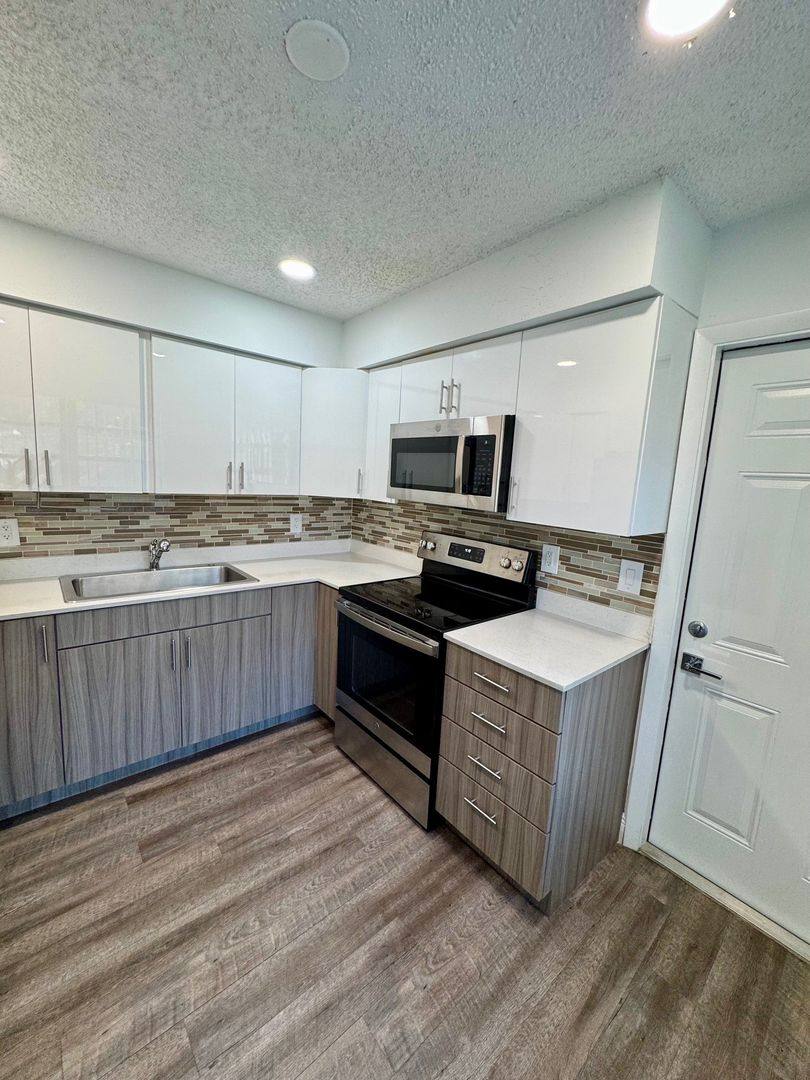 Apartment for rent at 100 SW 9th St, Hallandale, FL 33009