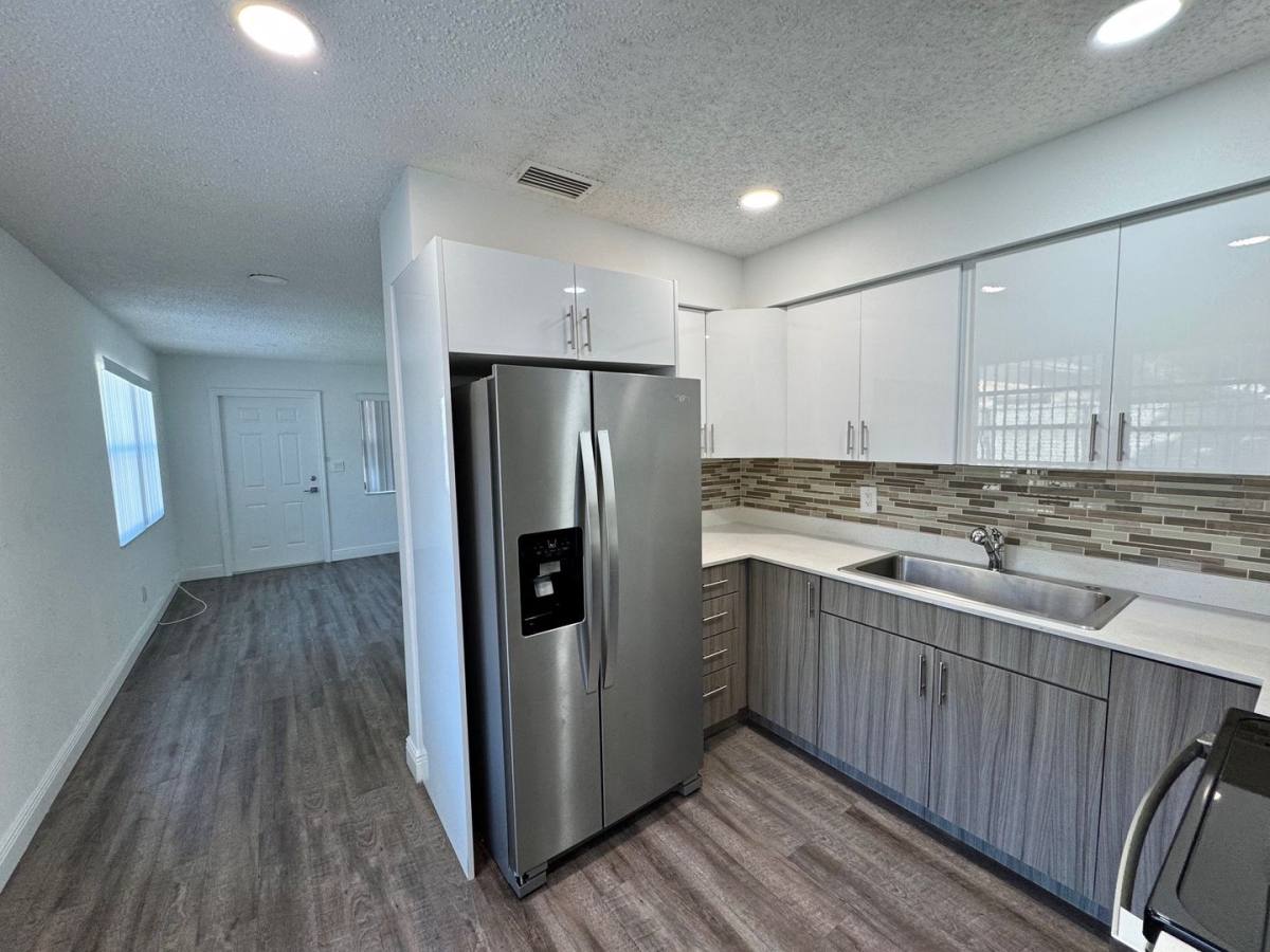 Apartment for rent at 100 SW 9th St, Hallandale, FL 33009