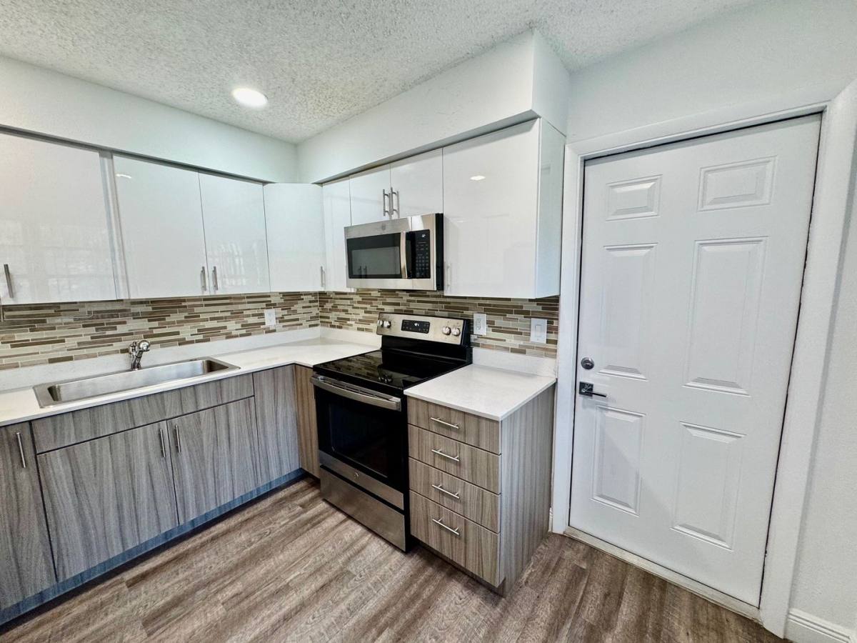 Apartment for rent at 100 SW 9th St, Hallandale, FL 33009
