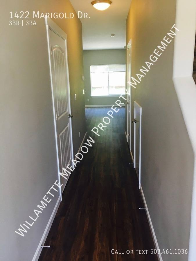 Apartment for rent at 1422 Marigold Dr, Independence, OR 97351