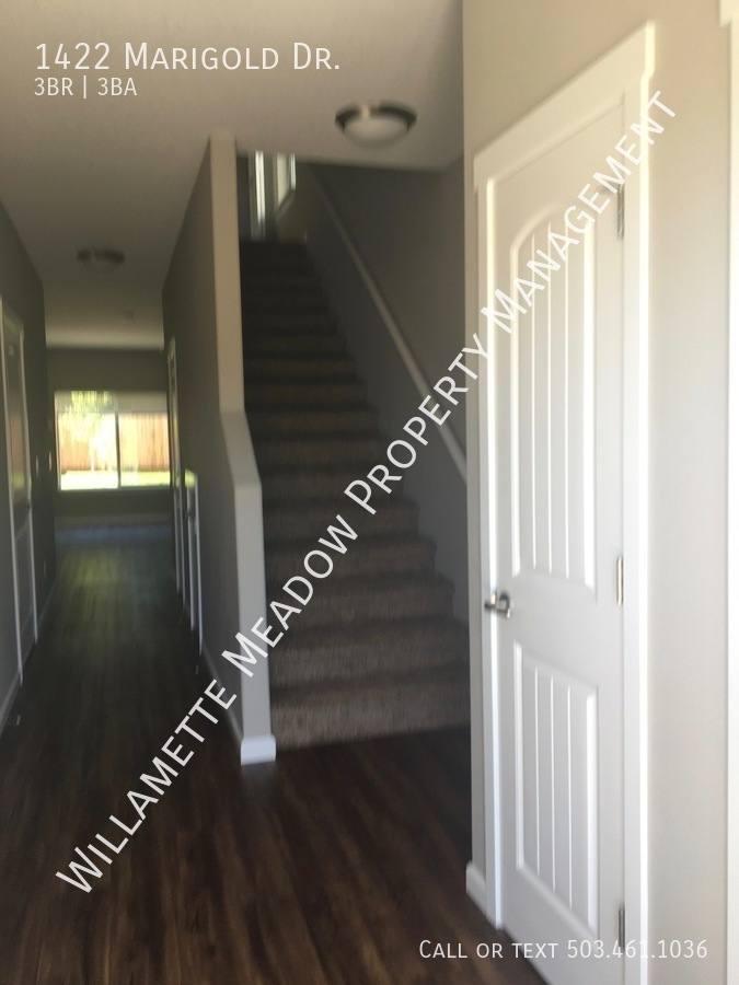 Apartment for rent at 1422 Marigold Dr, Independence, OR 97351