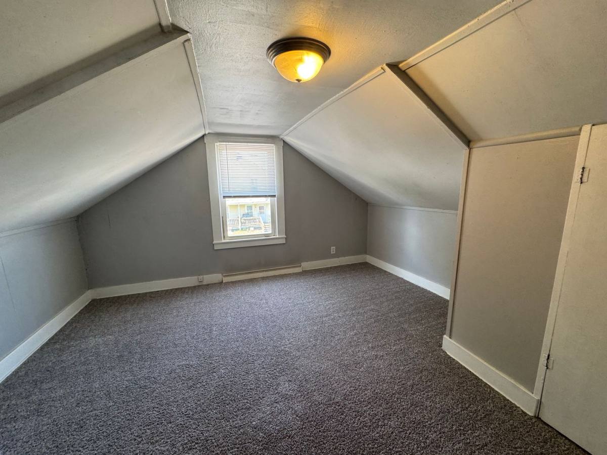 House for rent at 427 17th Ave, East Moline, IL 61244