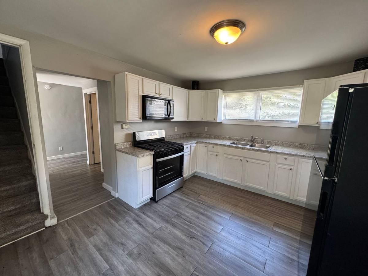 House for rent at 427 17th Ave, East Moline, IL 61244