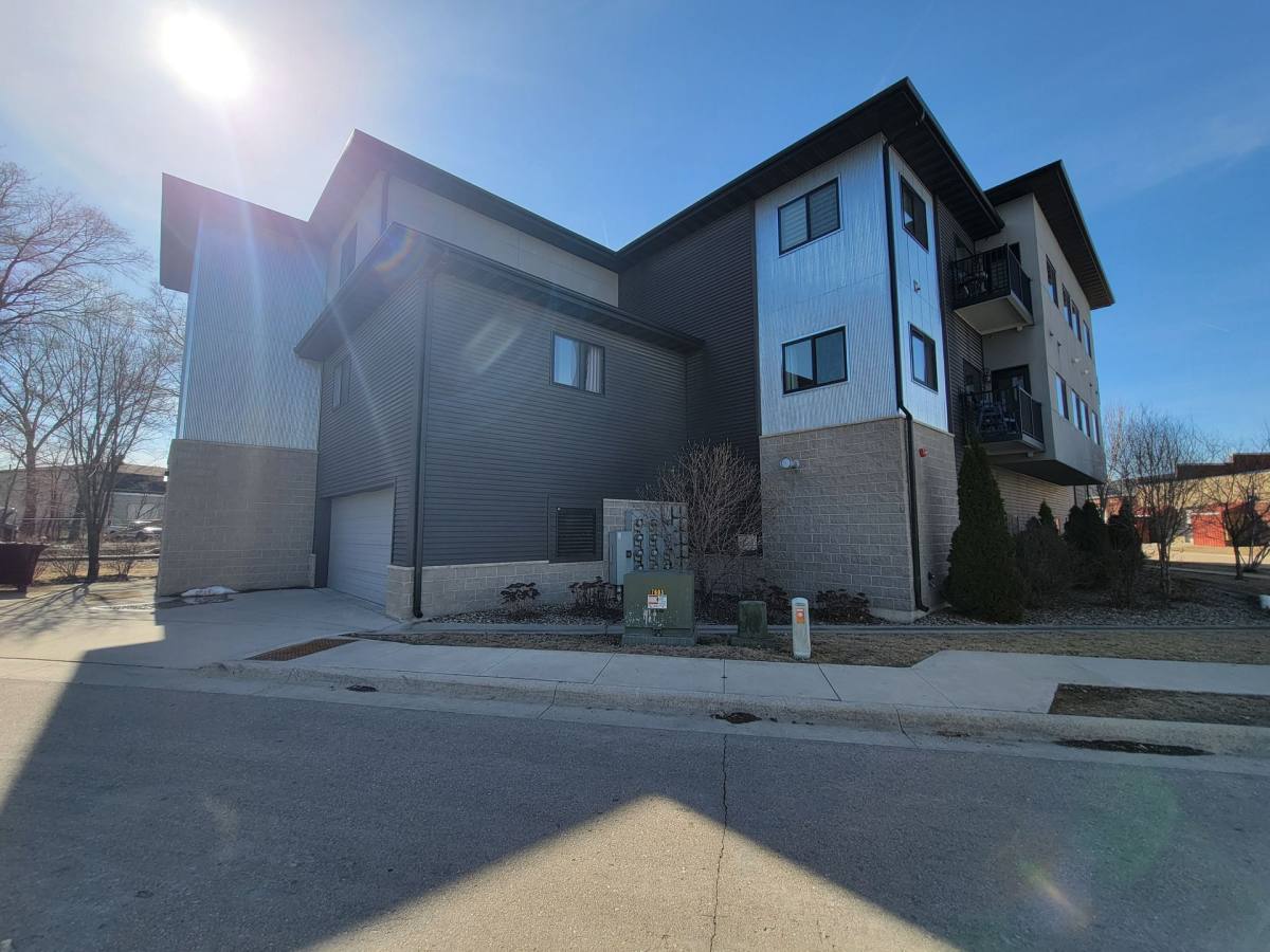 Apartment for rent at 221 E 5th St, Cedar Falls, IA 50613