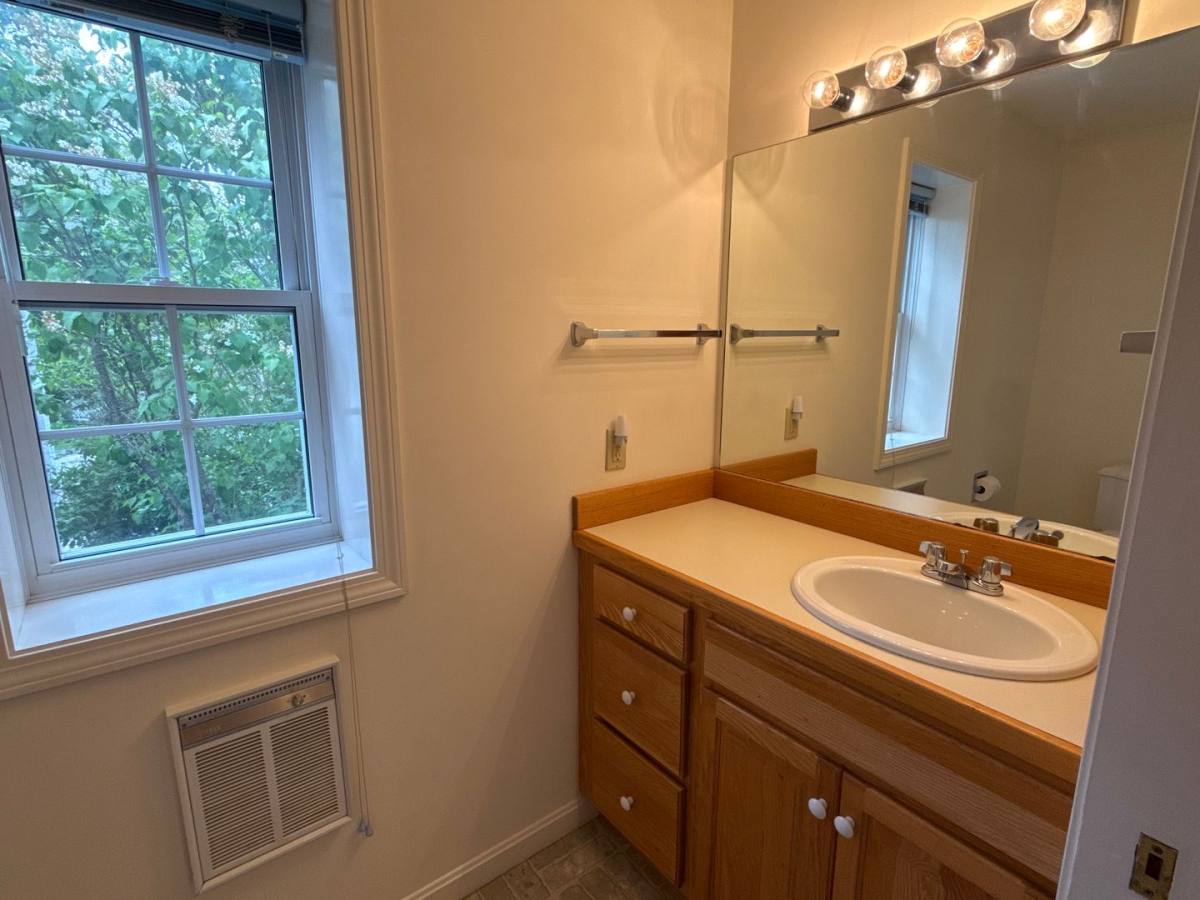 Apartment for rent at 109 Main St, Meredith, NH 03253