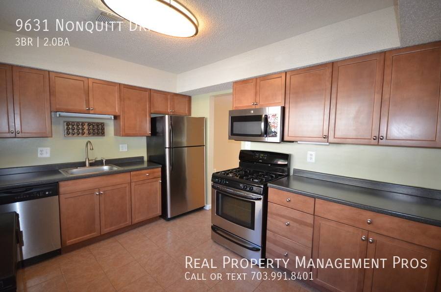 Townhouse for rent at 9631 Nonquitt Dr, Fairfax, VA 22031