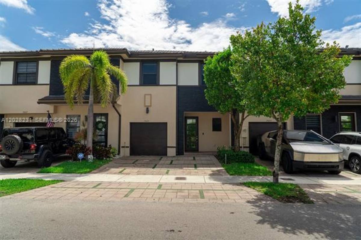 Townhouse for rent at 15675 NW 91st Court, Hialeah, FL 33018