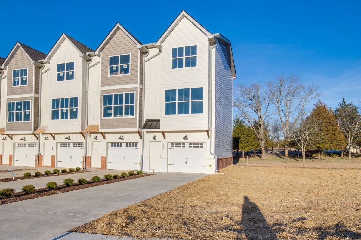 Townhouse for rent at 303 Harper Landing, Chapel Hill, TN 37034