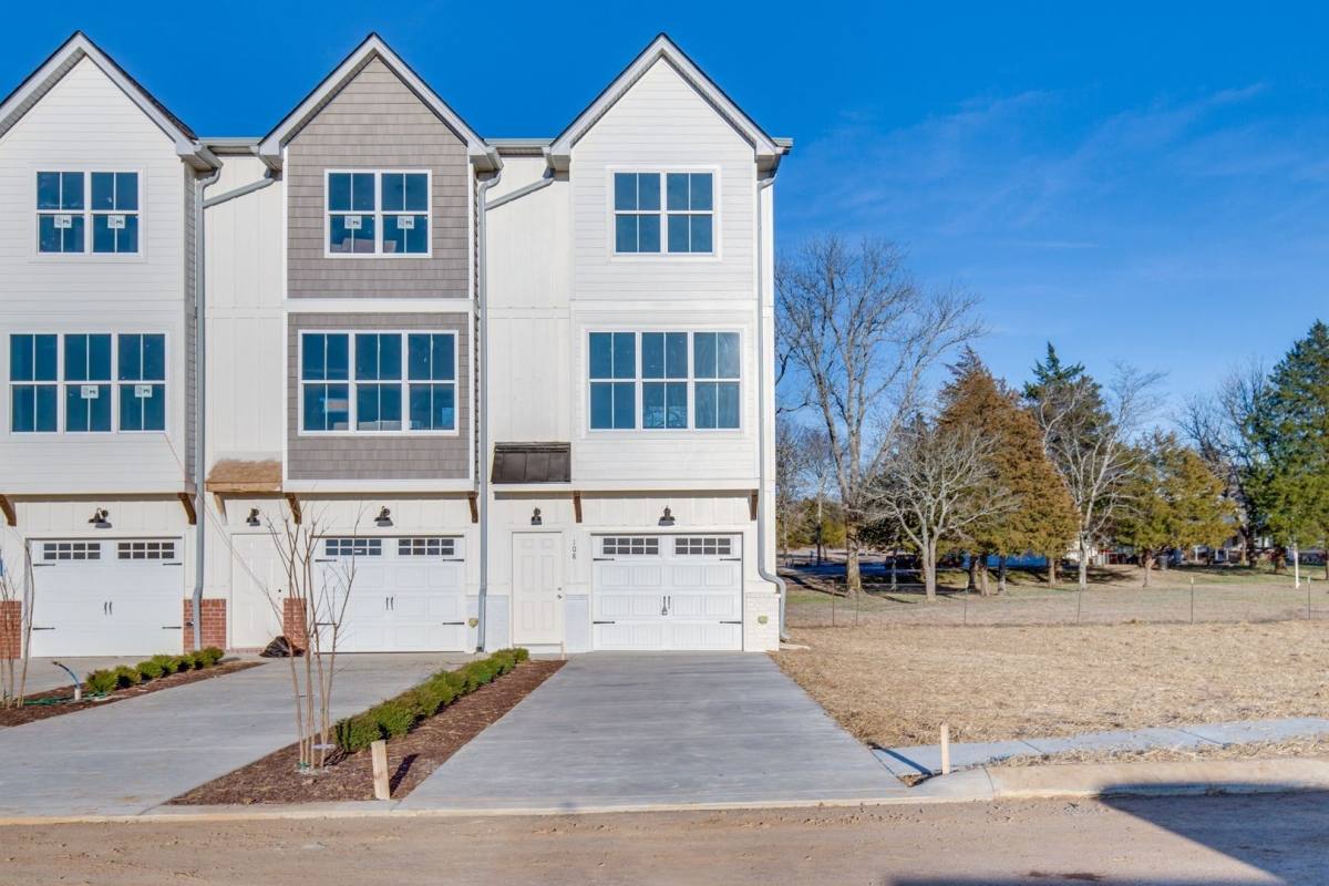 Townhouse for rent at 303 Harper Landing, Chapel Hill, TN 37034