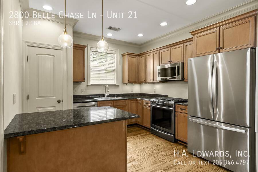 Townhouse for rent at 2800 Belle Chase Lane #21, Tuscaloosa, AL 35406