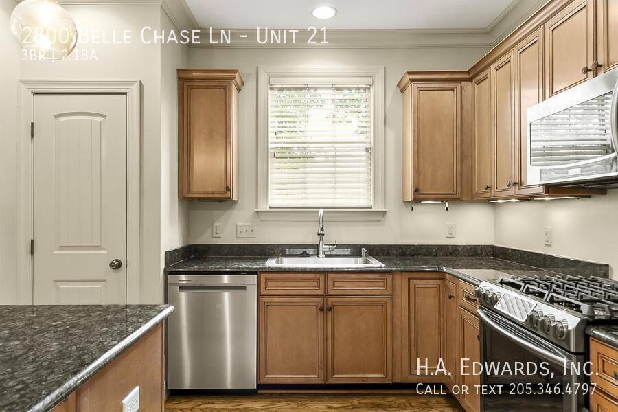 Townhouse for rent at 2800 Belle Chase Lane #21, Tuscaloosa, AL 35406