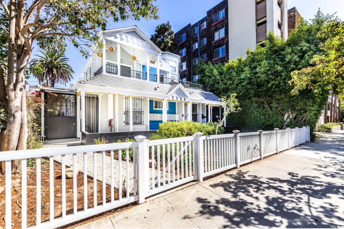 Apartment for rent at 1117 3rd St #4, Santa Monica, CA 90403