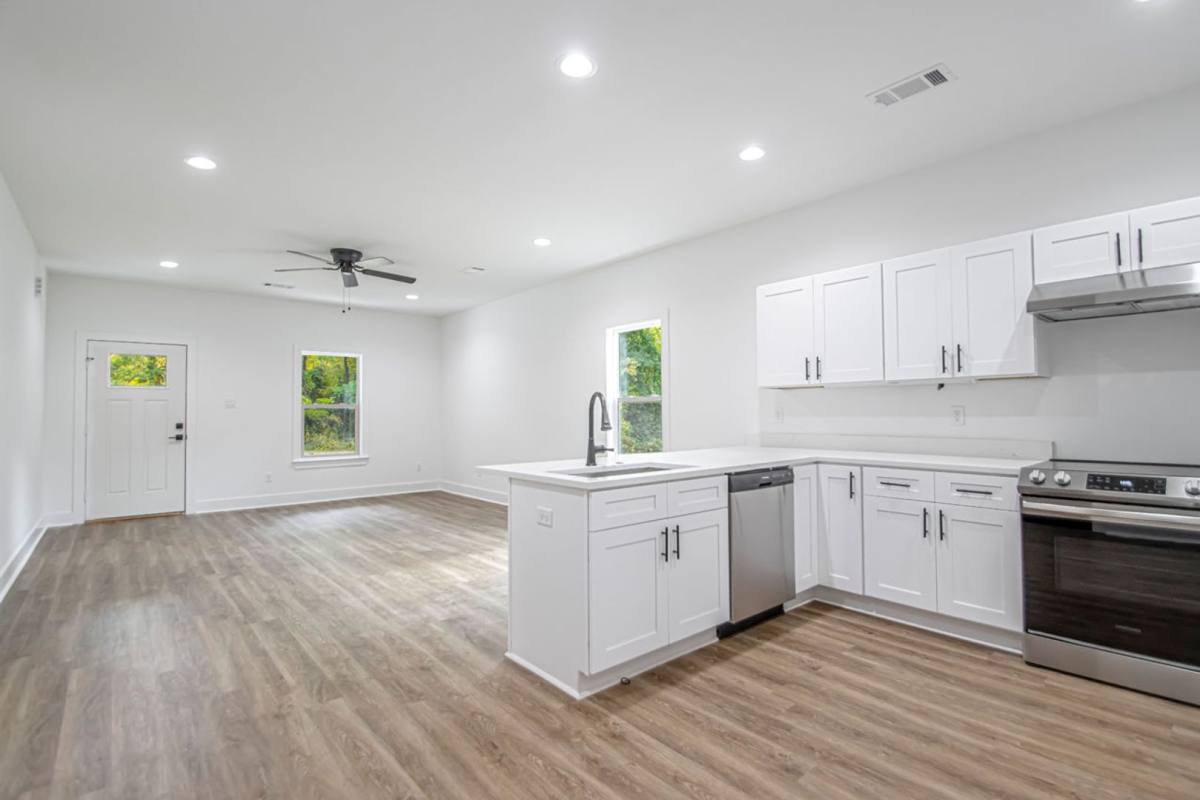 House for rent at 324 S Schiller St, Little Rock, AR 72205