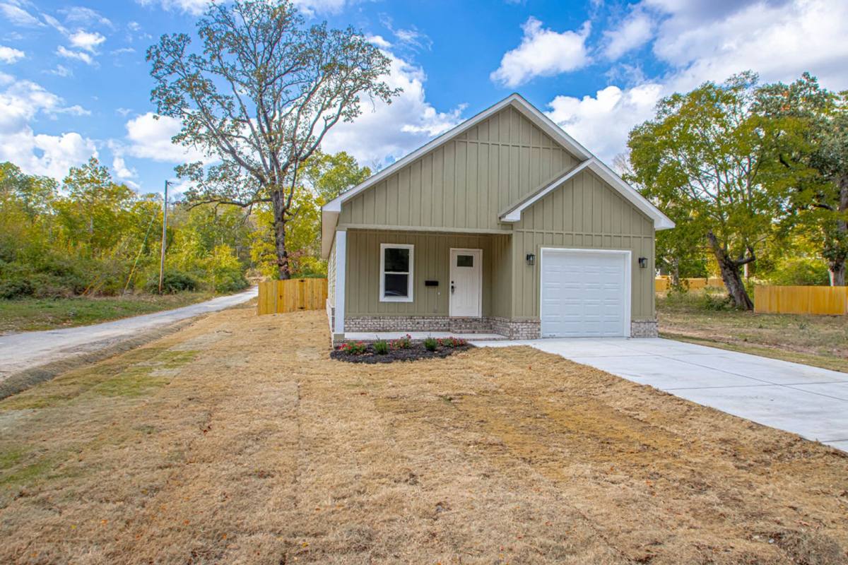 House for rent at 324 S Schiller St, Little Rock, AR 72205