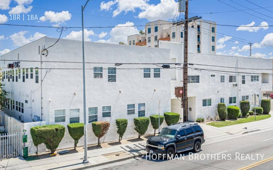 Apartment for rent at 1036 Normandie Ave #5, Los Angeles, CA 90006