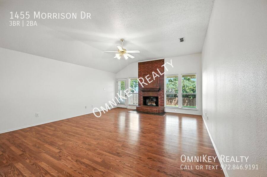 House for rent at 1455 Morrison Dr, Fort Worth, TX 76112