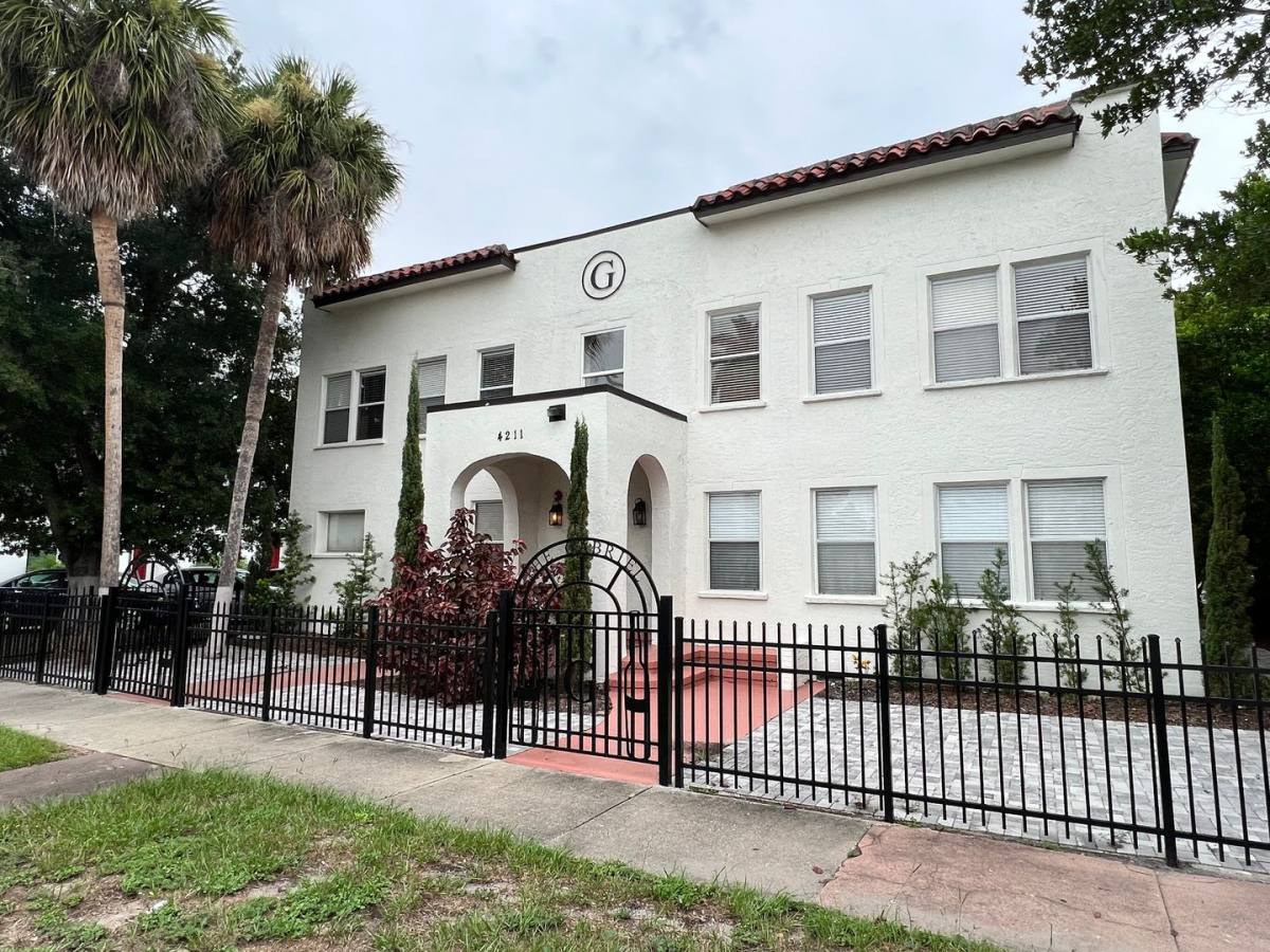 Apartment for rent at 4211 W N, Tampa, FL 33609