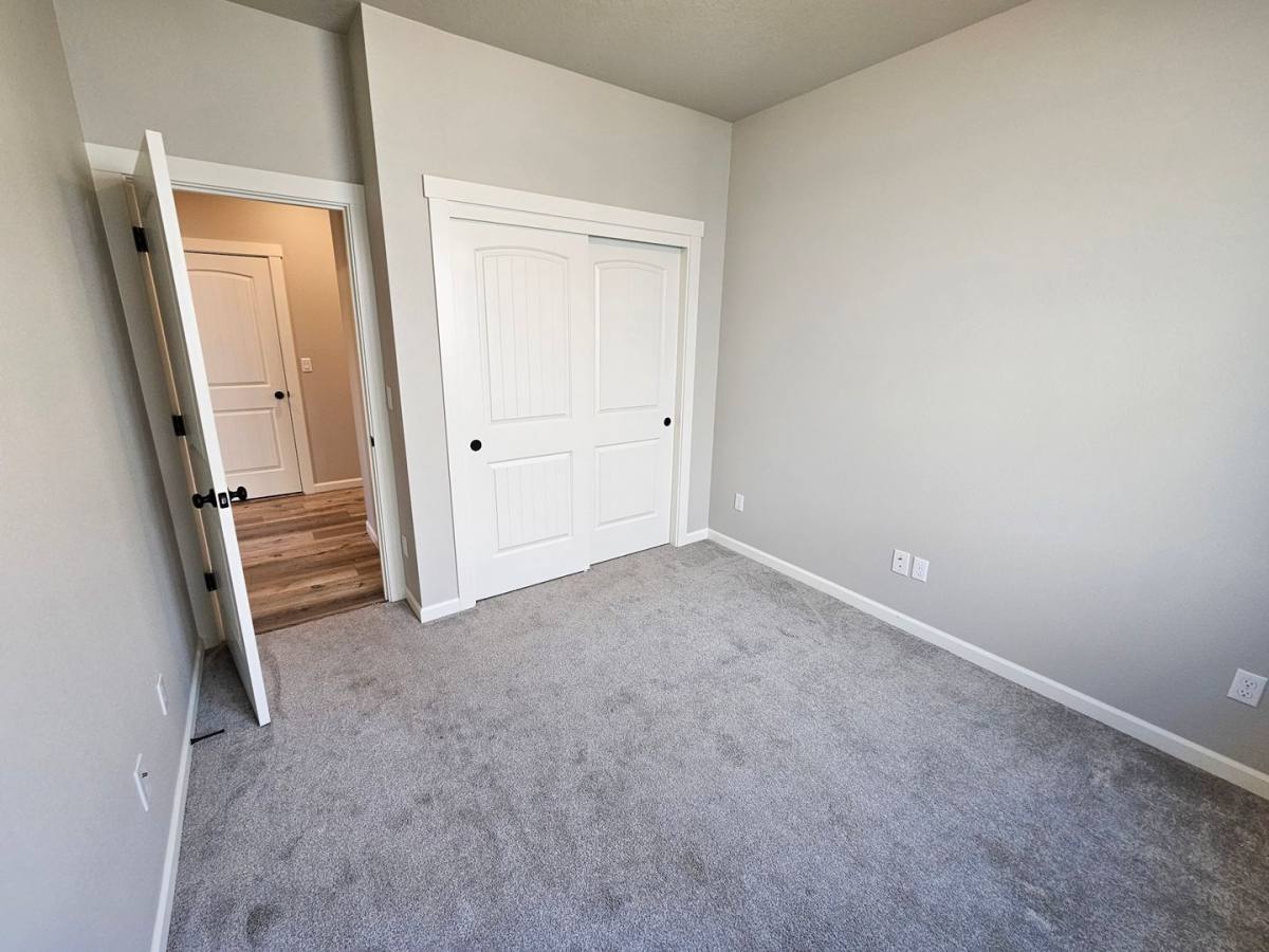 House for rent at 1400 Dahlia St, Woodburn, OR 97071
