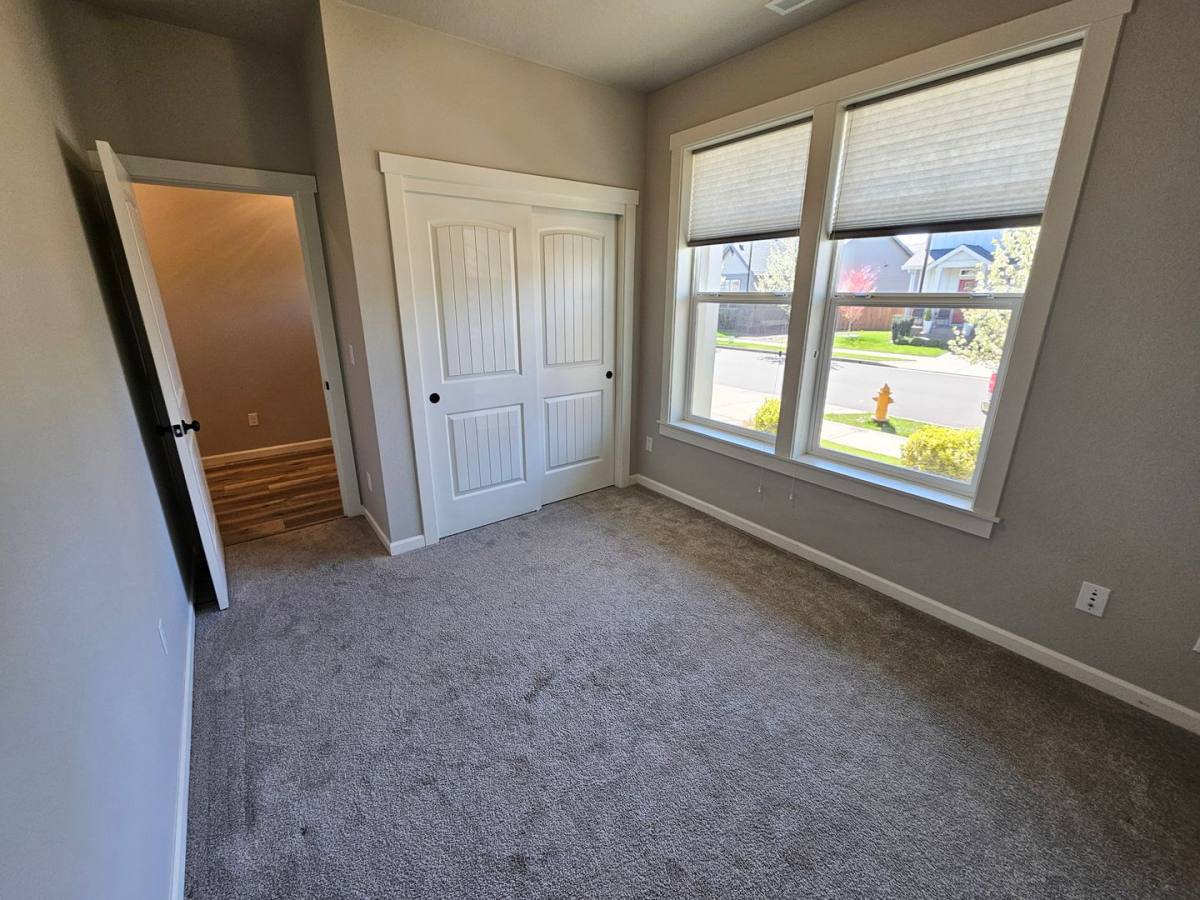 House for rent at 1400 Dahlia St, Woodburn, OR 97071