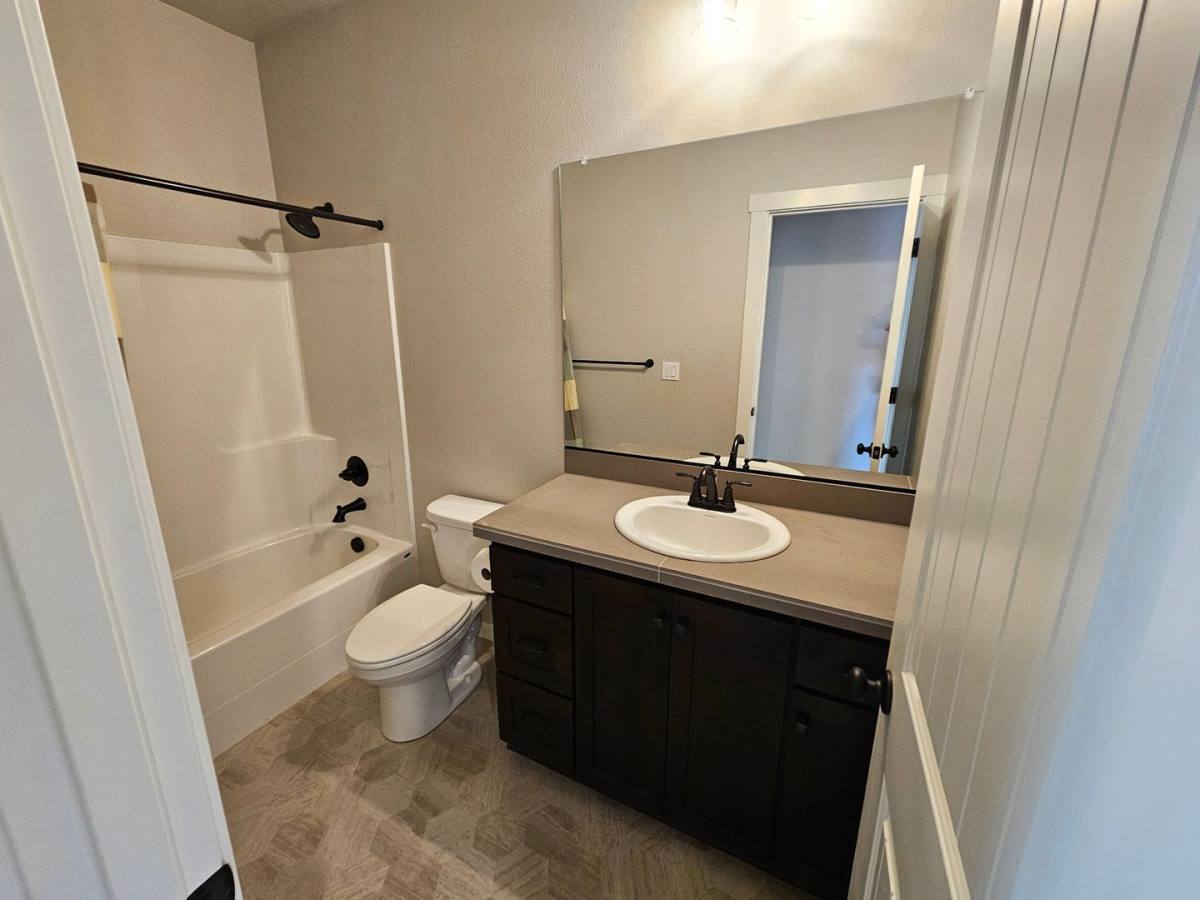 House for rent at 1400 Dahlia St, Woodburn, OR 97071