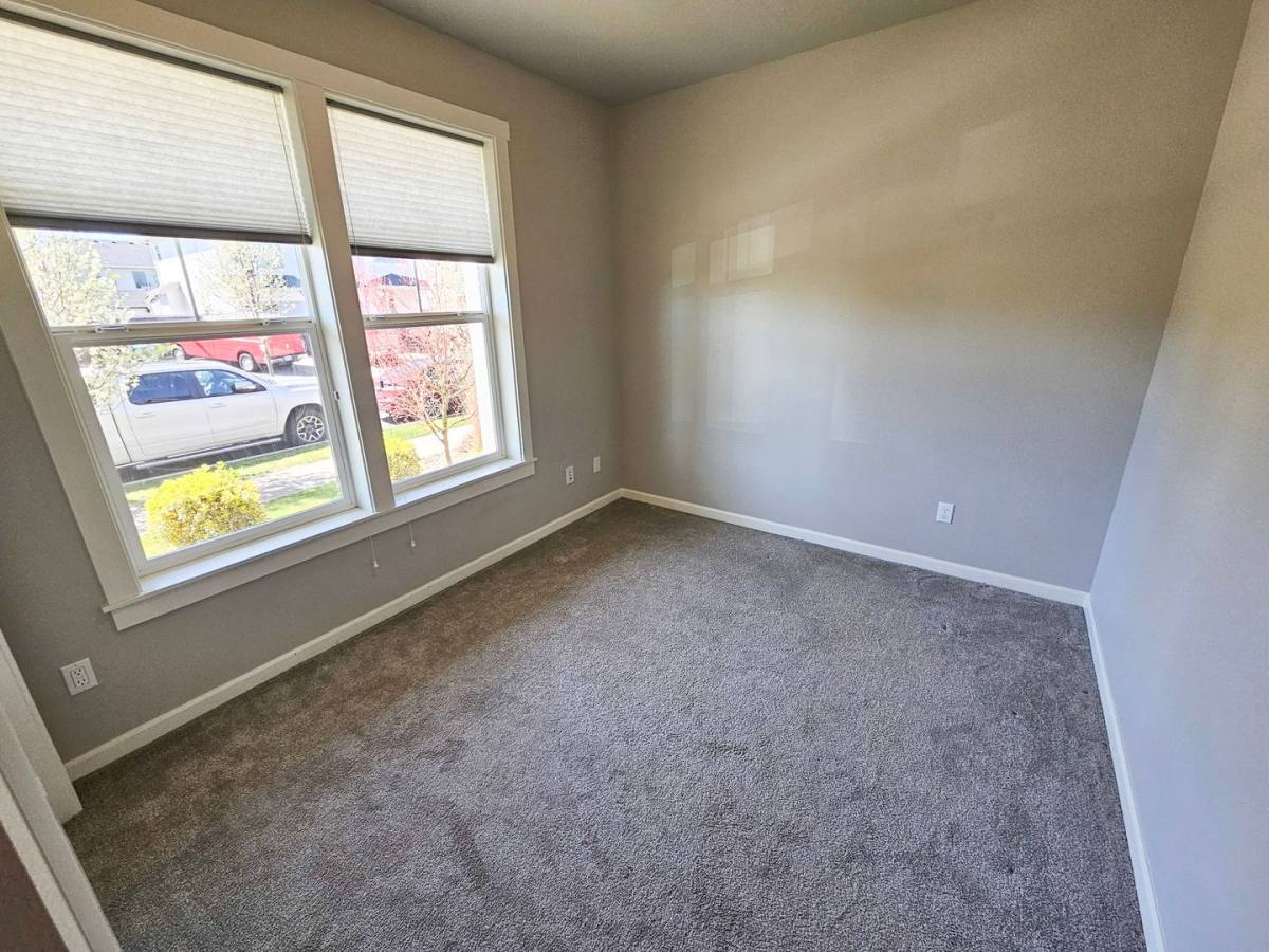 House for rent at 1400 Dahlia St, Woodburn, OR 97071