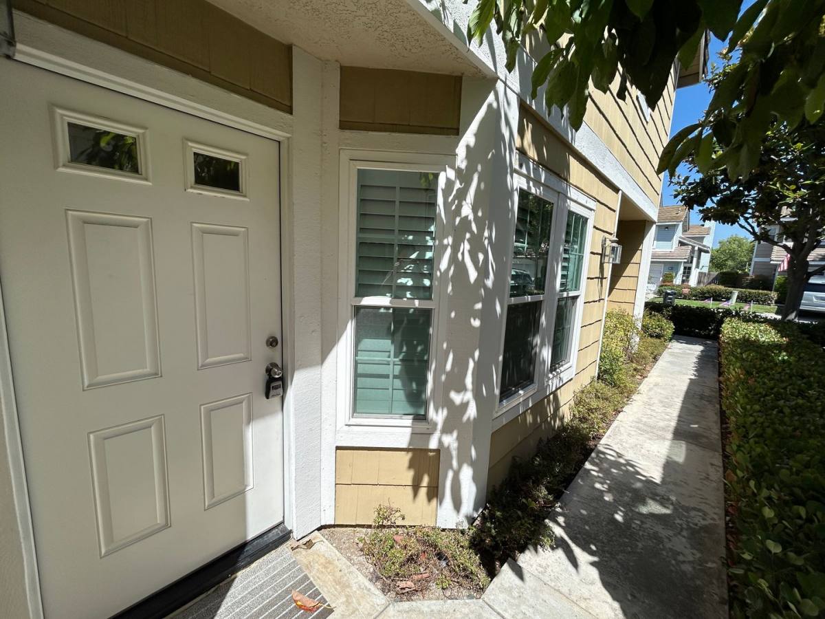 Townhouse for rent at 2720 E Walnut Ave, Orange, CA 92867
