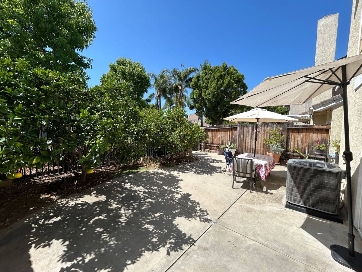 Townhouse for rent at 2720 E Walnut Ave, Orange, CA 92867