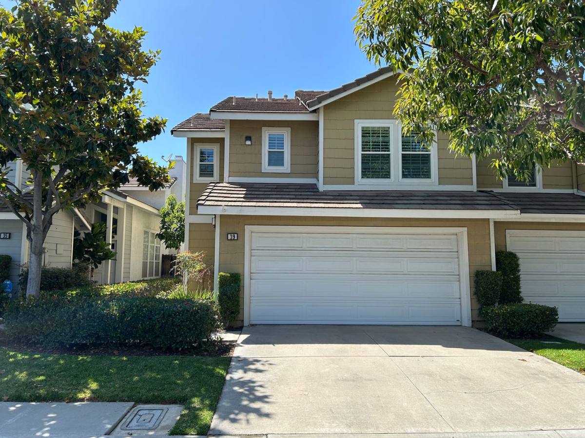 Townhouse for rent at 2720 E Walnut Ave, Orange, CA 92867