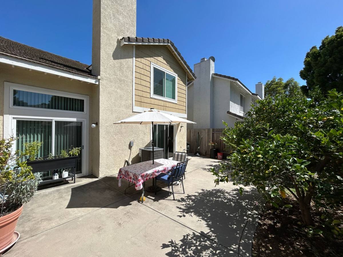 Townhouse for rent at 2720 E Walnut Ave, Orange, CA 92867