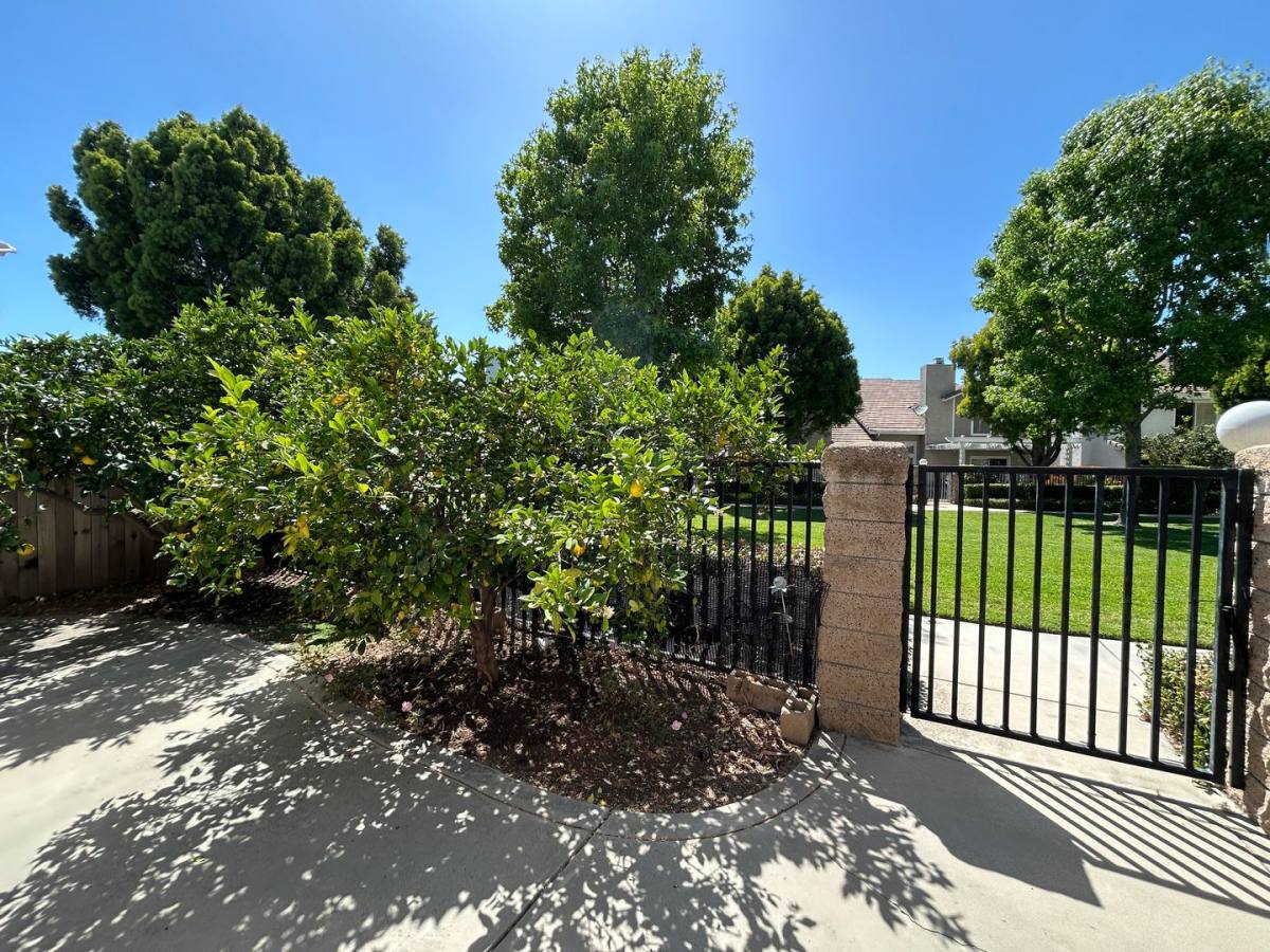 Townhouse for rent at 2720 E Walnut Ave, Orange, CA 92867