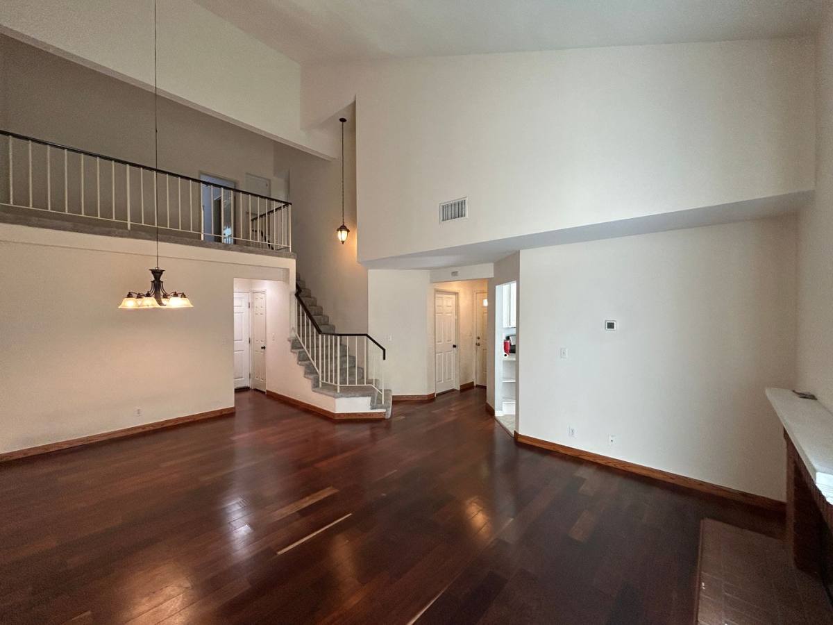 Townhouse for rent at 2720 E Walnut Ave, Orange, CA 92867