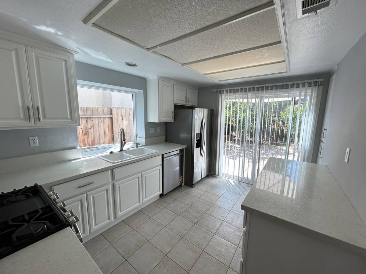 Townhouse for rent at 2720 E Walnut Ave, Orange, CA 92867