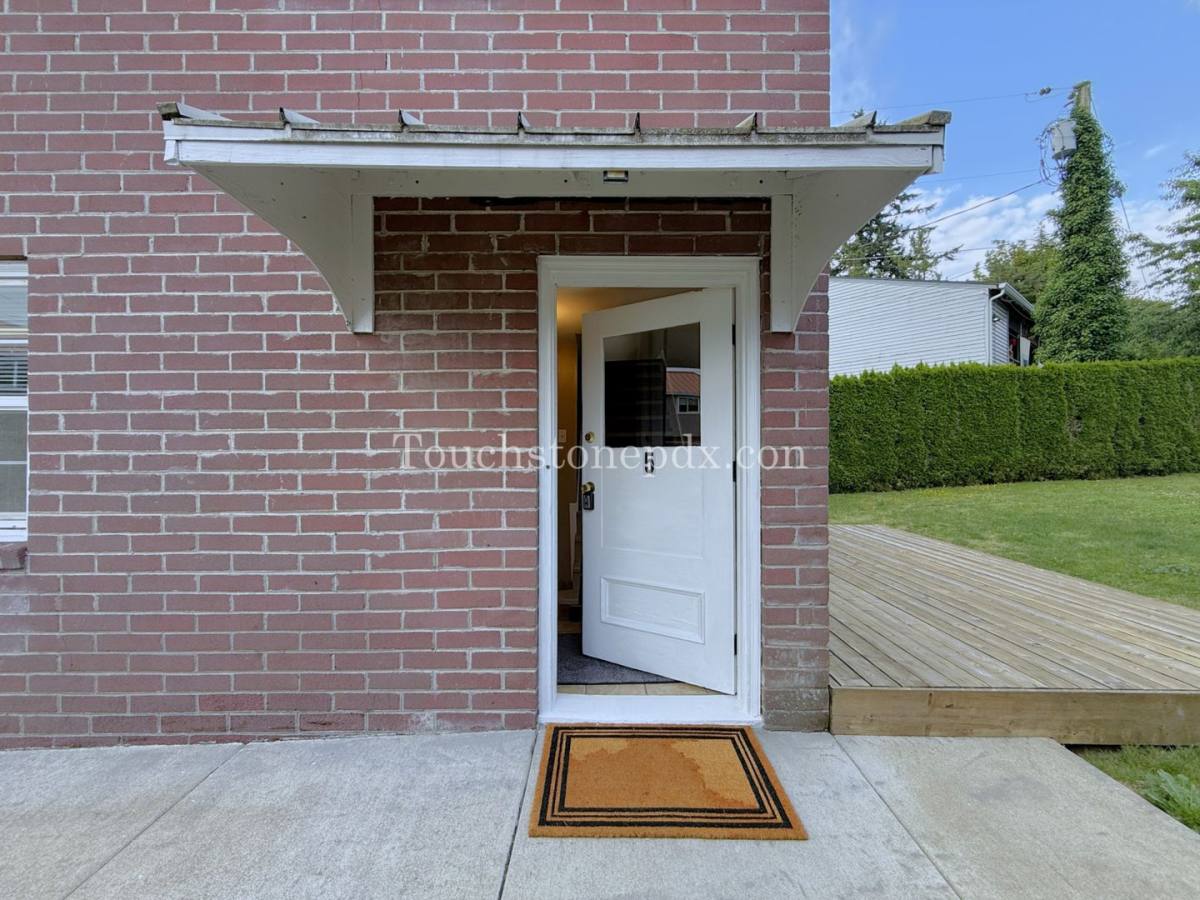 Townhouse for rent at 18101 SE Arista Dr, Portland, OR 97267