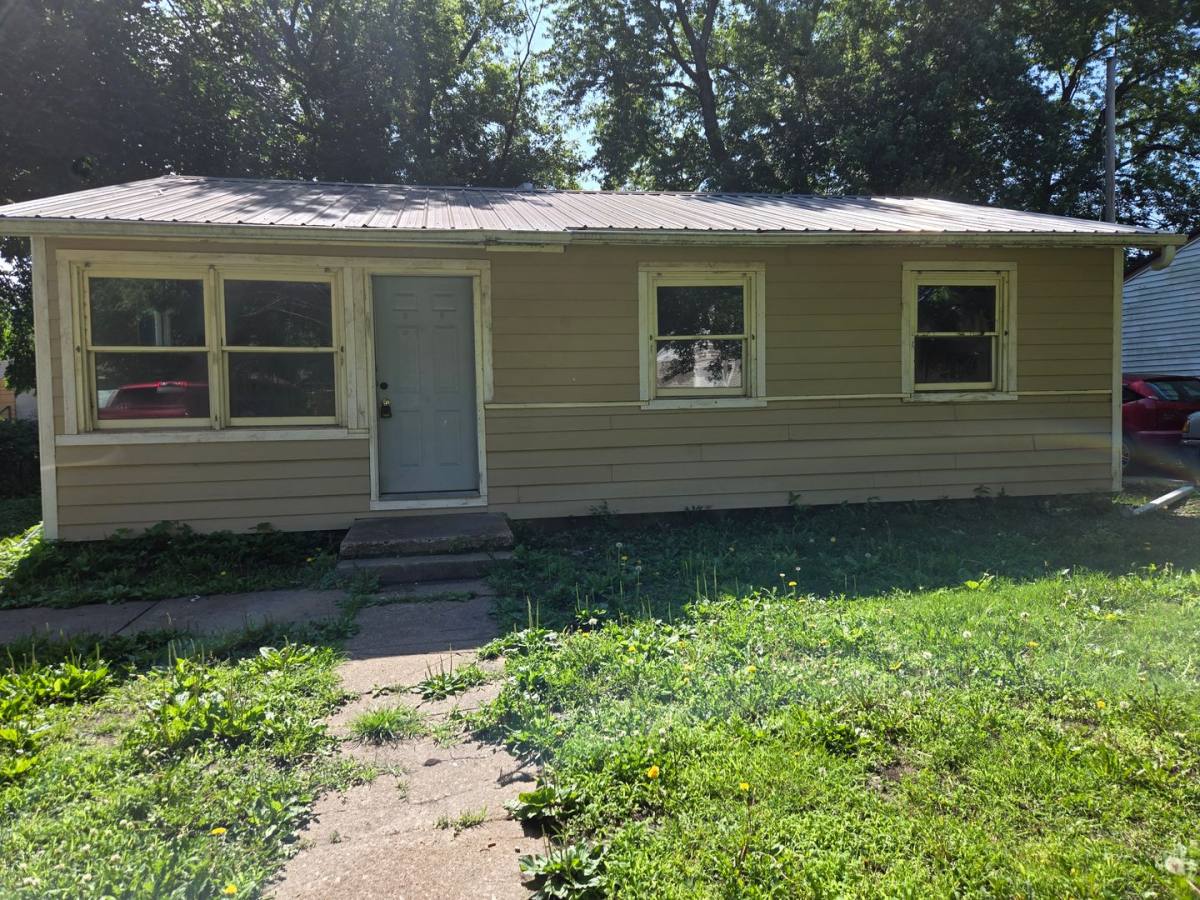 House for rent at 224 SE Lime St, Topeka, KS 66607