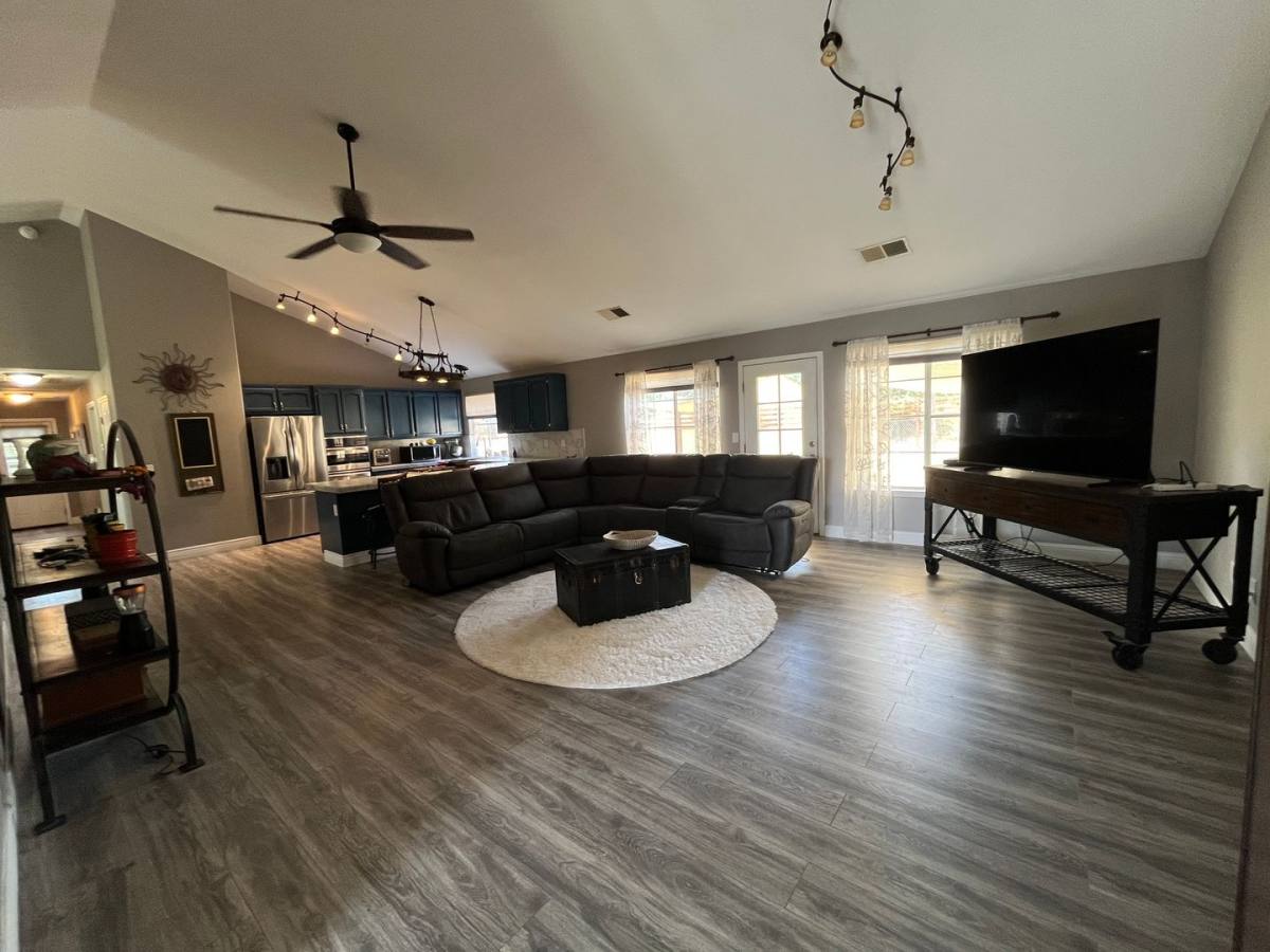 House for rent at 8957 Knobhill Circle, Redding, CA 96001