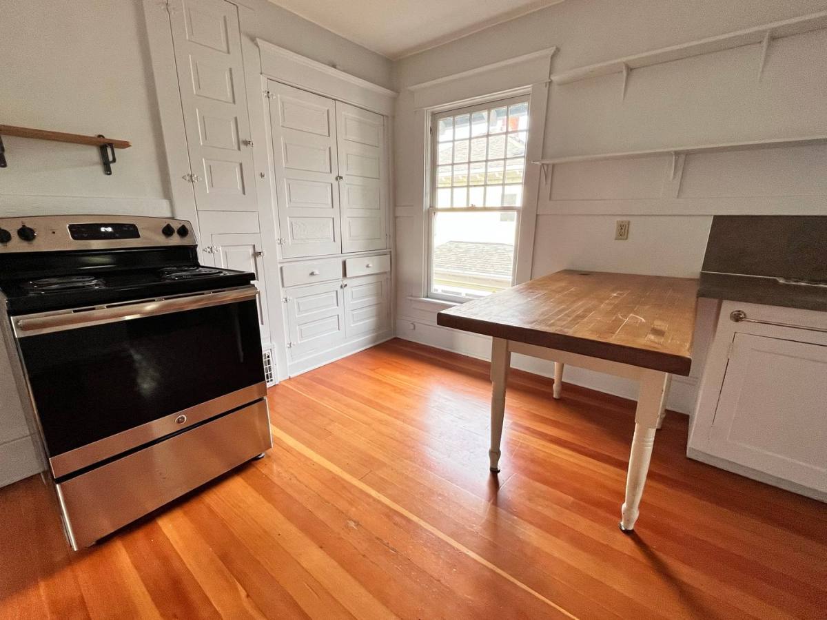 Townhouse for rent at 3817 - 3819 SE Washington St, Portland, OR 97214