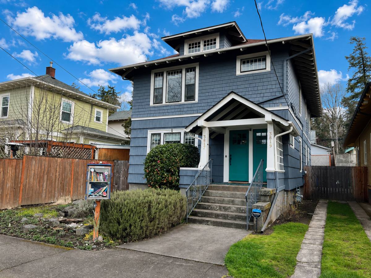 Townhouse for rent at 3817 - 3819 SE Washington St, Portland, OR 97214