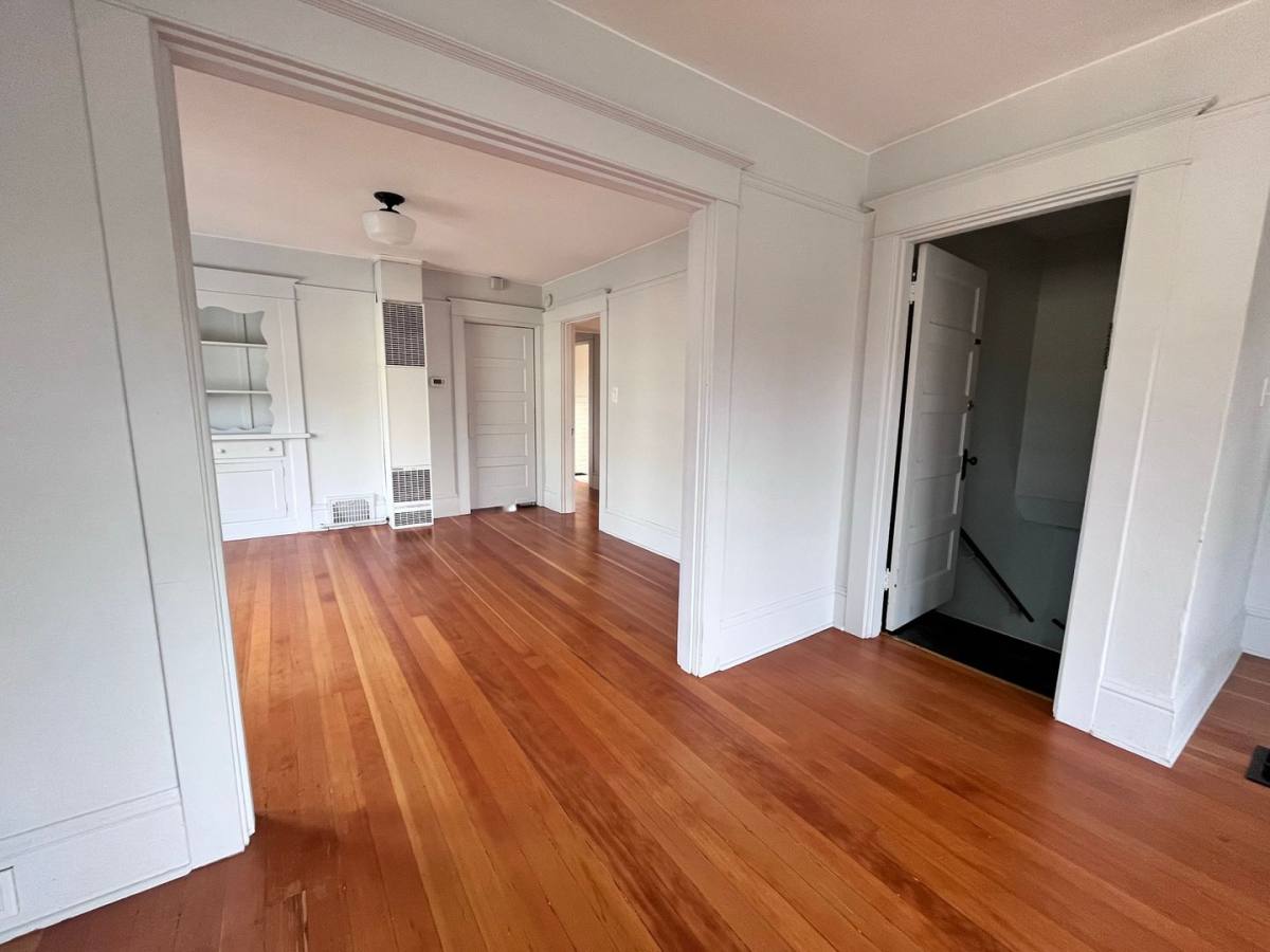 Townhouse for rent at 3817 - 3819 SE Washington St, Portland, OR 97214