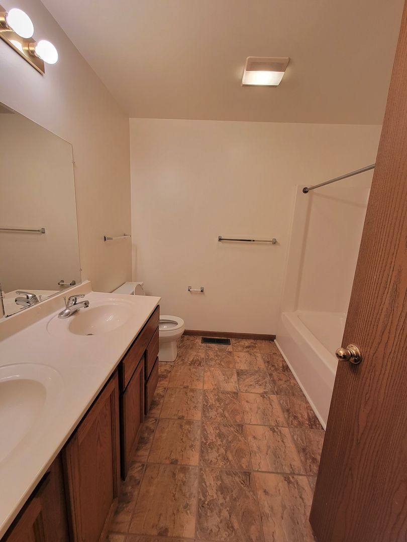 Apartment for rent at 800 - 816 W Melrose Ave, Findlay, OH 45840