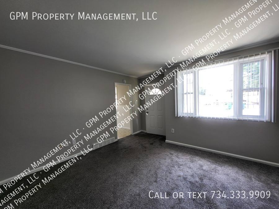 House for rent at 24154 Dartmouth St, Dearborn, MI 48124