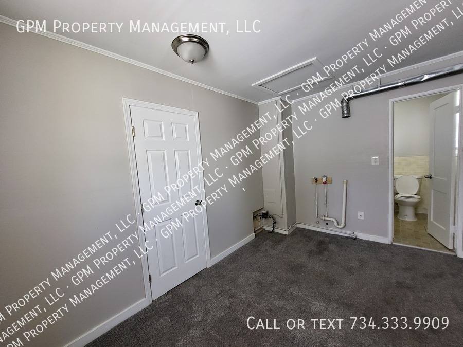 House for rent at 24154 Dartmouth St, Dearborn, MI 48124