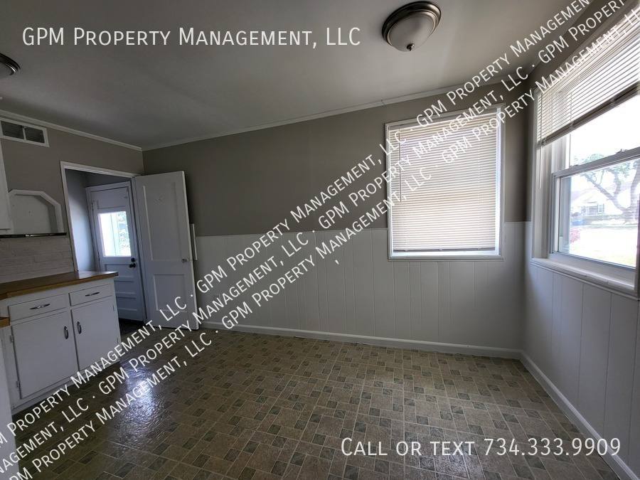 House for rent at 24154 Dartmouth St, Dearborn, MI 48124