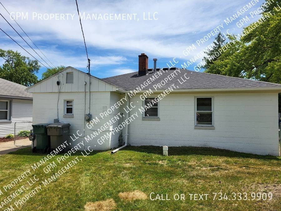 House for rent at 24154 Dartmouth St, Dearborn, MI 48124