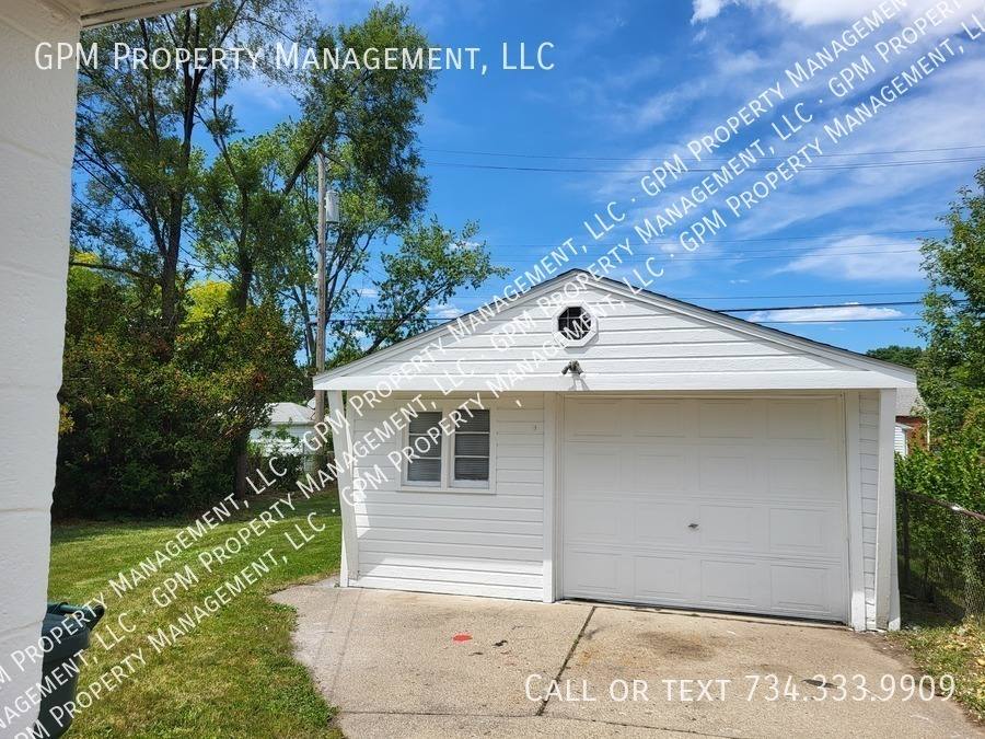 House for rent at 24154 Dartmouth St, Dearborn, MI 48124