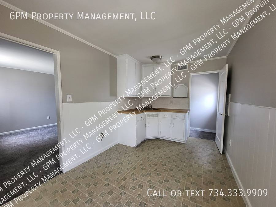 House for rent at 24154 Dartmouth St, Dearborn, MI 48124
