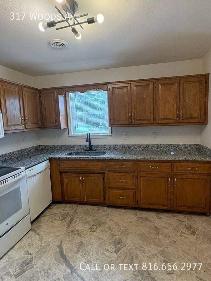 House for rent at 317 Woods Ave, Excelsior Springs, MO 64024