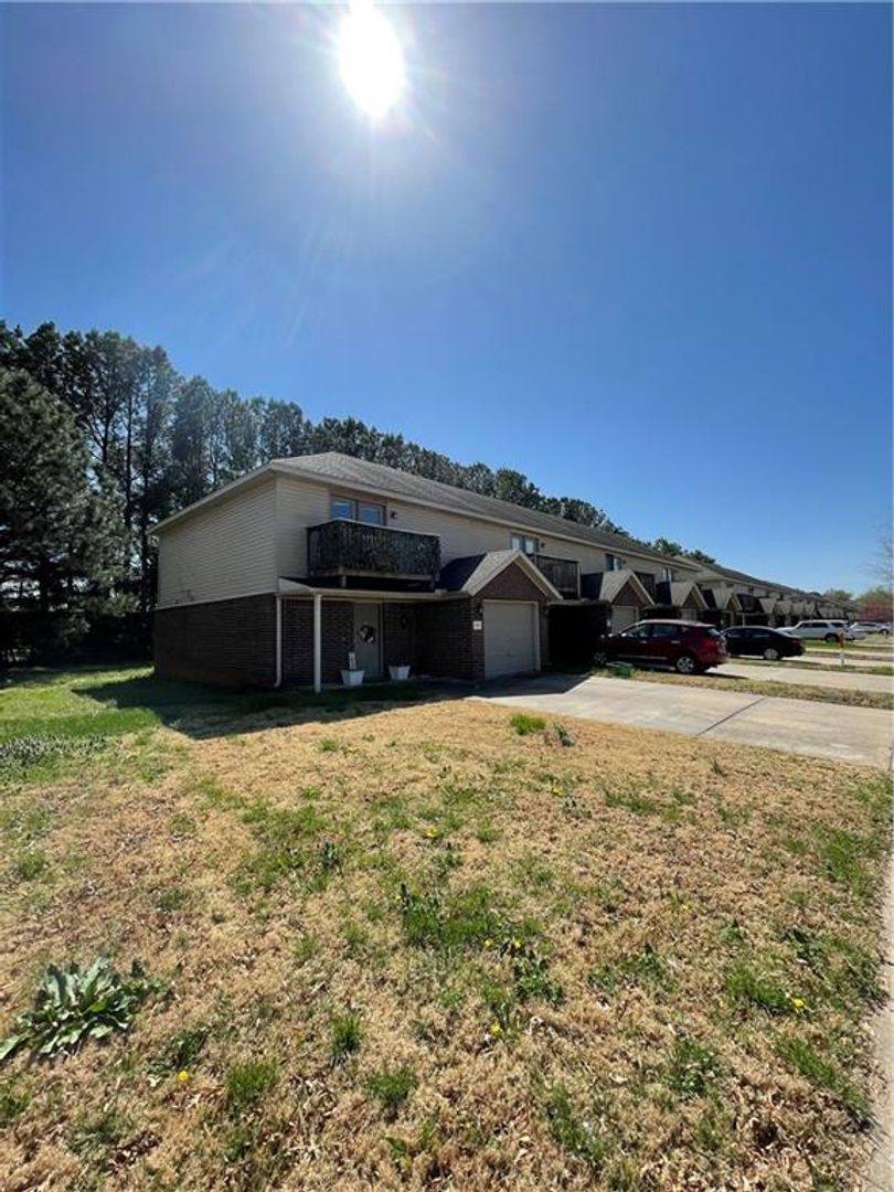 Apartment for rent at 2149-2155 Skyler, Fayetteville, AR 72703