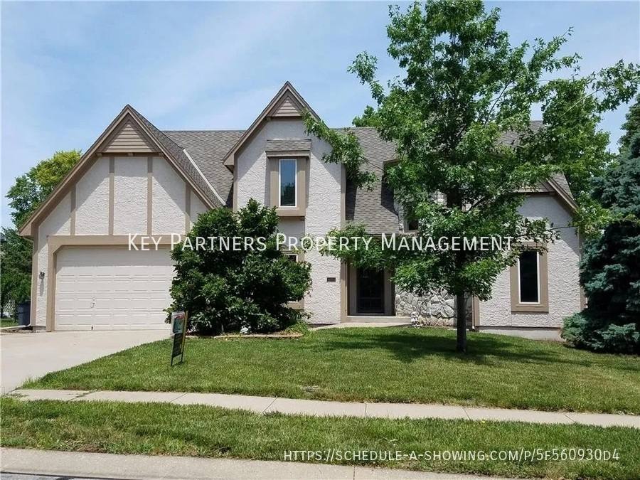 House for rent at 14281 S Arapaho Dr, Olathe, KS 66062